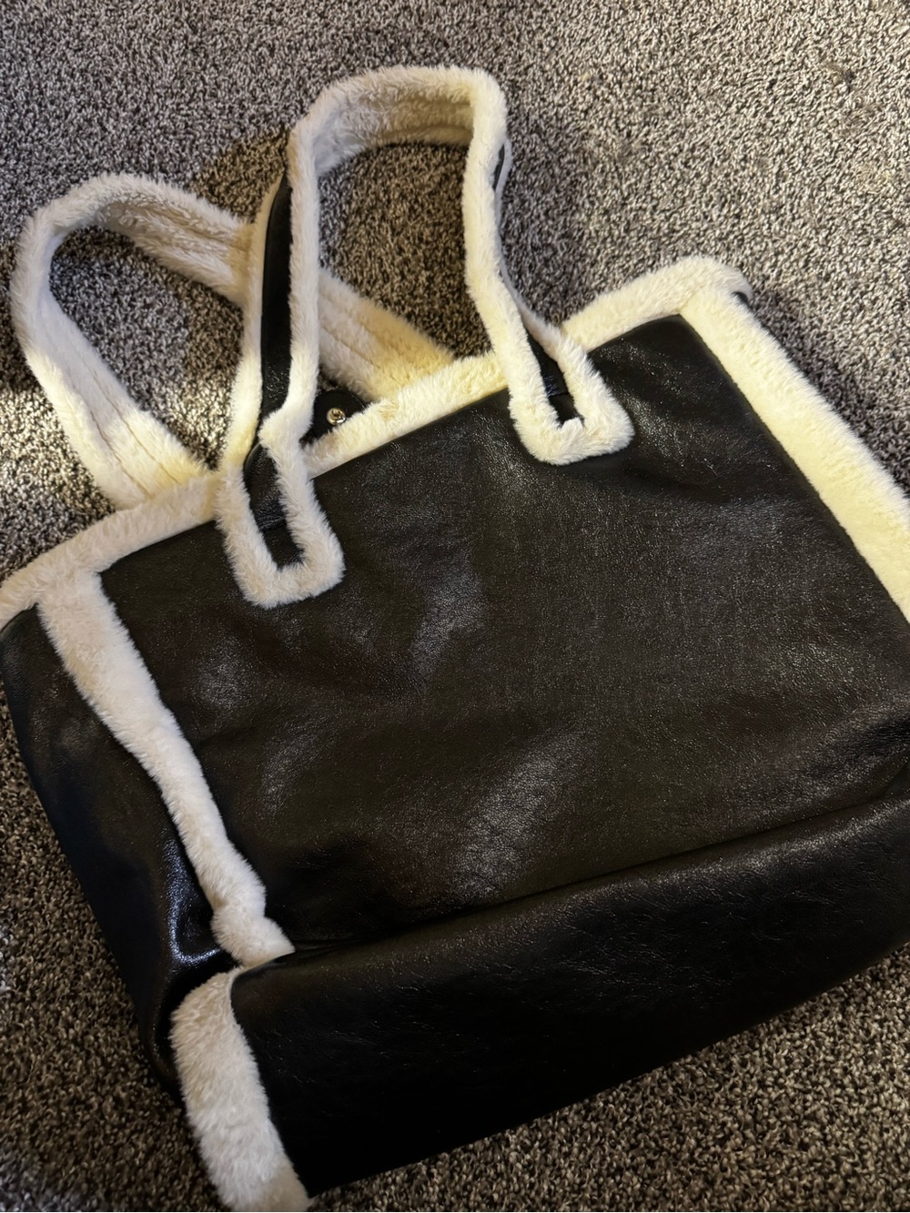 Source Unknown Black Tote with Cream Faux Shearling Trim